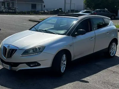 Usata Lancia Delta 120 CV (88 kW) 2009 Argento Utilitaria
