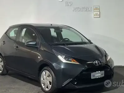 Usata Toyota Aygo Cool 69 CV (50 kW) 2018 Grigio Utilitaria