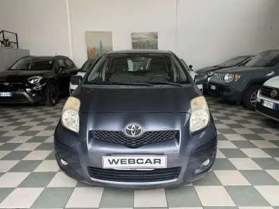 Usata Toyota Yaris Sol 101 CV (74 kW) 2009 Grigio Utilitaria