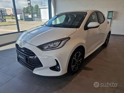 Nuova Toyota Yaris Hybrid Trend 92 CV (67 kW) 2026 Bianco Berlina