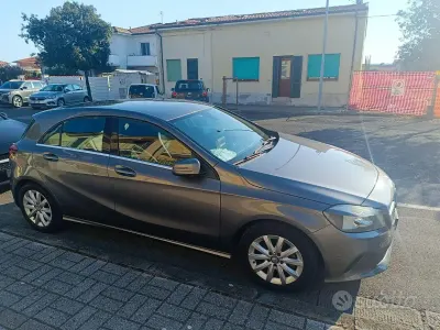 Usata Mercedes A160 102 CV (75 kW) 2017 Grigio Utilitaria