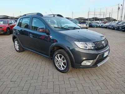 Usata Dacia Logan Comfort 95 CV (69 kW) 2020 Grigio Berlina