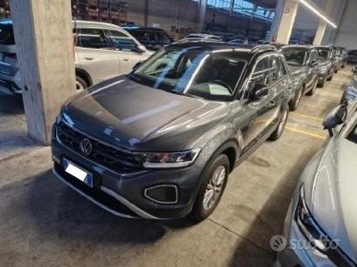 Usata VW T-Roc Life 116 CV (85 kW) 2025 Grigio SUV