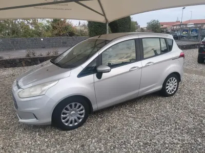 Usata Ford B-MAX 95 CV (69 kW) 2015 Grigio Monovolume
