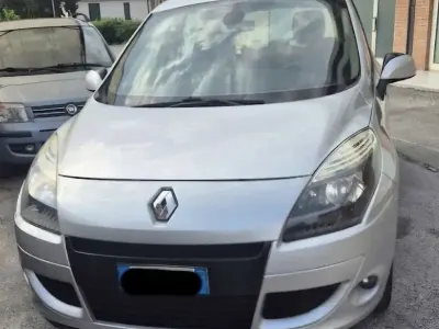Usata Renault Scénic III Dynamique 110 CV (80 kW) 2011 Monovolume