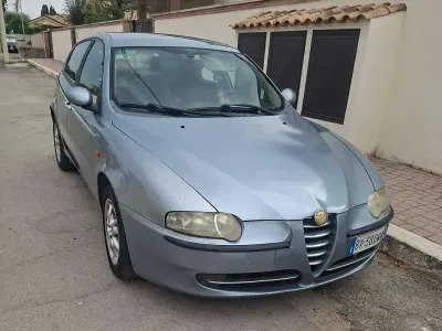 Usata Alfa Romeo 147 120 CV (88 kW) 2001 Blu/azzurro Utilitaria