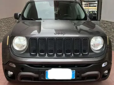 Usata Jeep Renegade Trailhawk 170 CV (125 kW) 2016 Grigio SUV