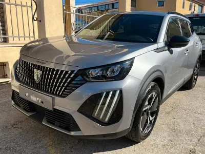 Usata Peugeot 2008 Allure 101 CV (74 kW) 2025 Grigio SUV
