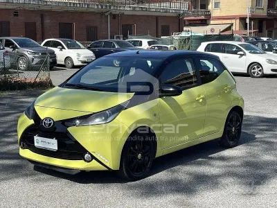 Second-hand Toyota Aygo X-cite 69 CP (50 kW) 2017 Galben Hatchback