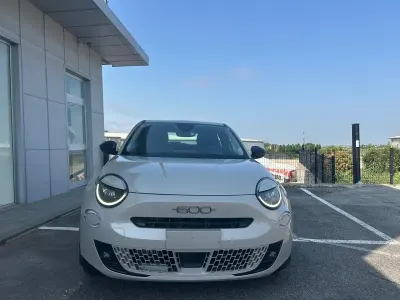 Usata Fiat 600 Business 100 CV (73 kW) 2025 Beige SUV