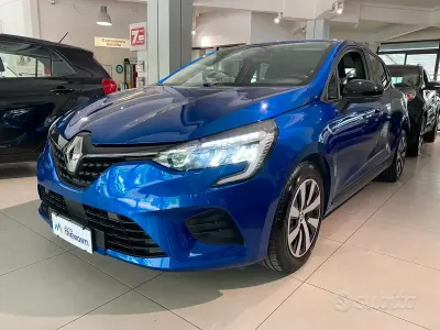 Usata Renault Clio V Techno 101 CV (74 kW) 2022 Blu Berlina