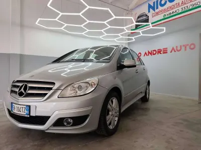 Usata Mercedes B180 Premium 116 CV (85 kW) 2011 Argento Utilitaria
