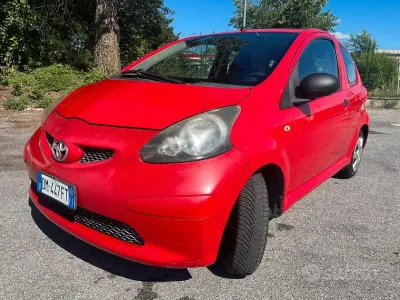 Usata Toyota Aygo 68 CV (50 kW) 2008 Rosso Utilitaria