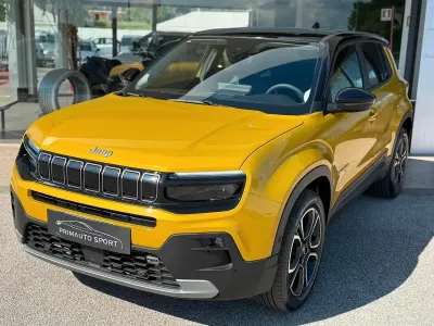 Usata Jeep Avenger 101 CV (74 kW) 2025 Oro SUV