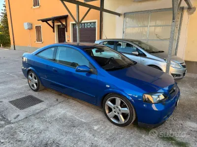 Usata Opel Astra 192 CV (141 kW) 2001 Blu Coupé