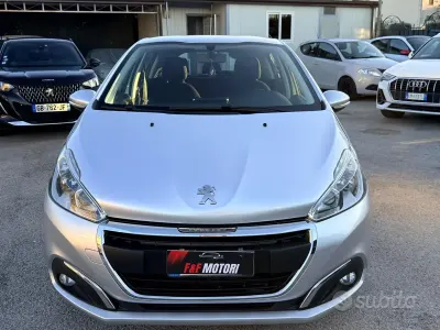 Usata Peugeot 208 Allure 82 CV (60 kW) 2018 Grigio Utilitaria