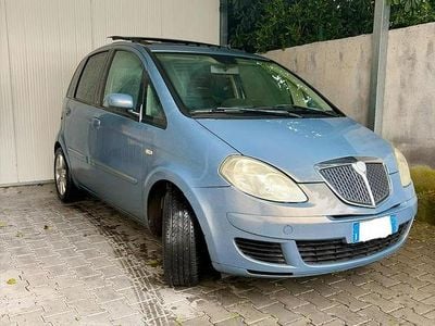 Usata Lancia Musa 101 CV (74 kW) 2005 Grigio Monovolume