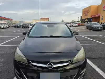 Usata Opel Astra Cosmo 110 CV (80 kW) 2013 Nero Berlina