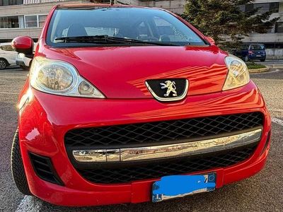 Usata Peugeot 107 Active 68 CV (50 kW) 2009 Rosso Utilitaria