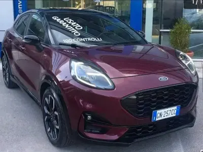 Usata Ford Puma 125 CV (91 kW) 2023 Beautiful berry red (metallizzato) SUV