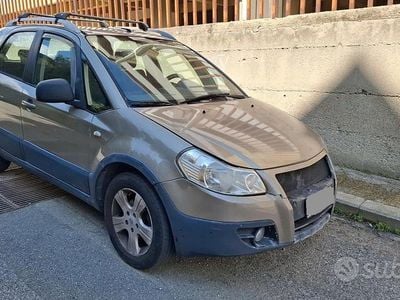 Usata Fiat Sedici 120 CV (88 kW) 2008 Giallo SUV
