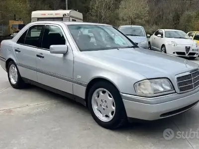 Usata Mercedes 200 136 CV (100 kW) 1996 Grigio Berlina
