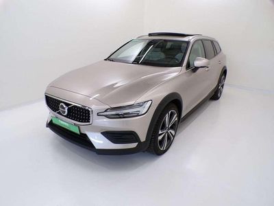 Usata Volvo V60 CC Ultimate 197 CV (144 kW) 2023 Argento mojave metallizato Station wagon