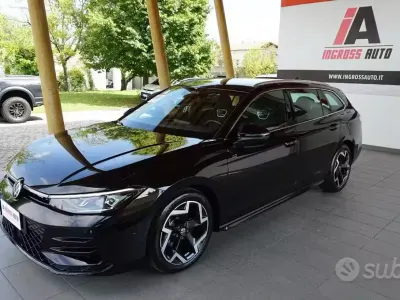 Usata VW Passat R-line 193 CV (141 kW) 2024 Nero Station wagon