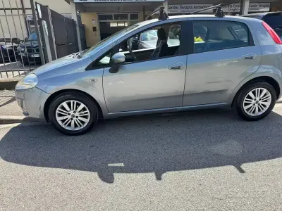 Usado Fiat Grande Punto Active 65 HP (47 kW) 2006 Cinzento Citadino