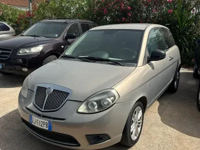 Usata Lancia Ypsilon 75 CV (55 kW) 2011 Beige Utilitaria