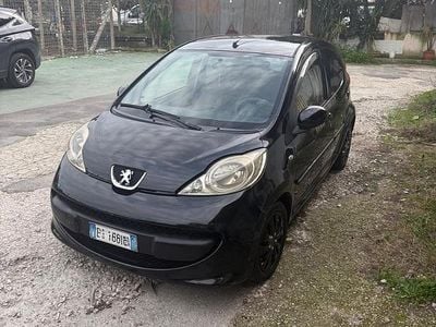 Usata Peugeot 107 68 CV (50 kW) 2008 Nero Utilitaria