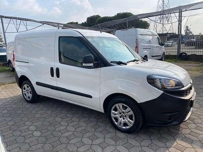 Usata Fiat Doblò 105 CV (77 kW) 2022 Bianco Monovolume