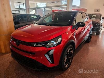 Usata Renault Captur Techno 100 CV (73 kW) 2025 Rosso SUV