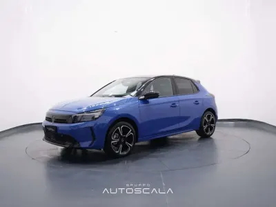 Usata Opel Corsa 131 CV (96 kW) 2024 Voltaic blue Utilitaria