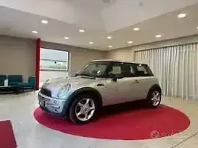 Usata Mini ONE 90 CV (66 kW) 2003 Grigio Utilitaria