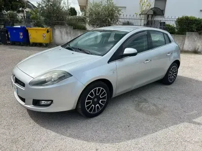 Usata Fiat Bravo Dynamic 120 CV (88 kW) 2011 Grigio Utilitaria