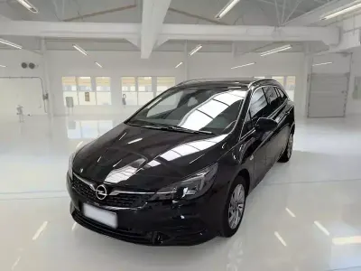 Usata Opel Astra Business Elegance 105 CV (77 kW) 2022 Nero Utilitaria