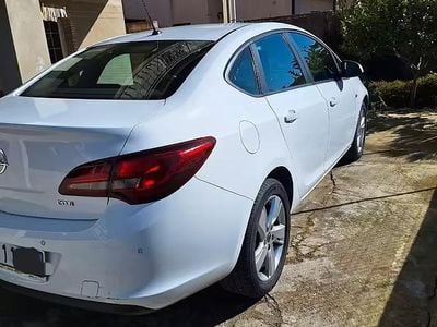 Usata Opel Astra 110 CV (80 kW) 2013 Berlina