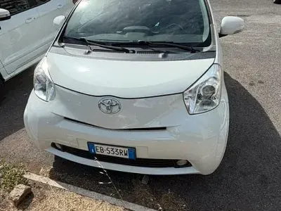 Usata Toyota iQ 68 CV (50 kW) 2010 Bianco Utilitaria