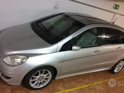 Usata Mercedes B200 140 CV (102 kW) 2006 Grigio Monovolume
