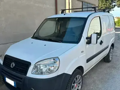 Usata Fiat Doblò 75 CV (55 kW) 2009 Bianco Monovolume