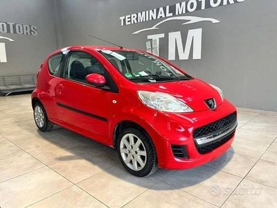 Usata Peugeot 107 68 CV (50 kW) 2009 Rosso Utilitaria