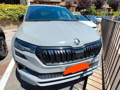 Usata Skoda Karoq SportLine 150 CV (110 kW) 2024 Grigio SUV