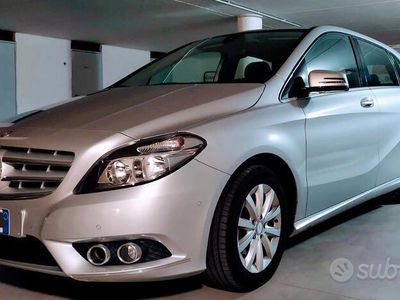 Usata Mercedes B180 Premium 109 CV (80 kW) 2013 Grigio Monovolume