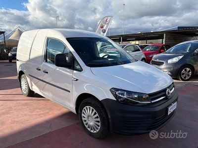Käytetty VW Caddy Comfortline 102 HP (75 kW) 2017 Valkoinen Tila-auto