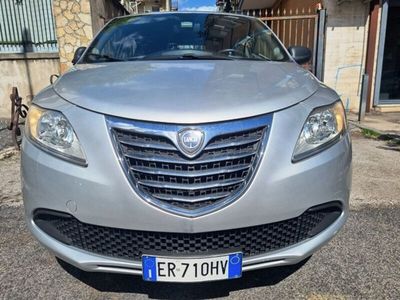 usata Lancia Ypsilon 3ª serie 0.9 TwinAir 85 CV 5 porte Metano Ecochic Silver