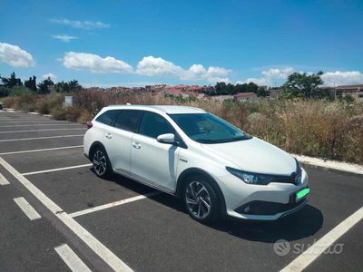 Toyota Auris Hybrid