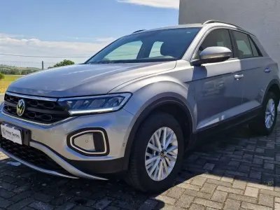Usata VW T-Roc Life 150 CV (110 kW) 2022 Argento SUV
