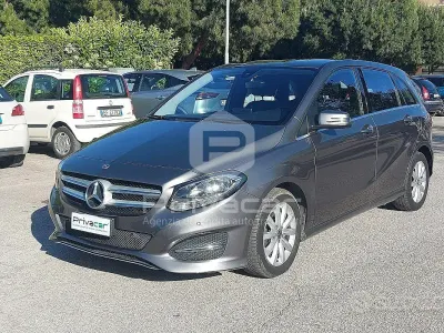 Usata Mercedes B180 109 CV (80 kW) 2017 Grigio Monovolume