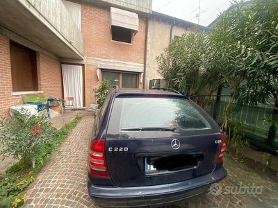 Usata Mercedes C220 143 CV (105 kW) 2003 Blu Station wagon